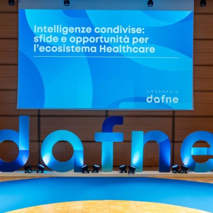 Riviviamo insieme l’evento Dafne 2025 “Intelligenze condivise: sfide e opportunità per l’ecosistema Healthcare”